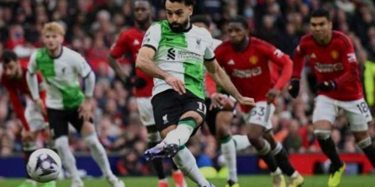 Późne trafienie Salaha ratuje Liverpool remis z Manchester United